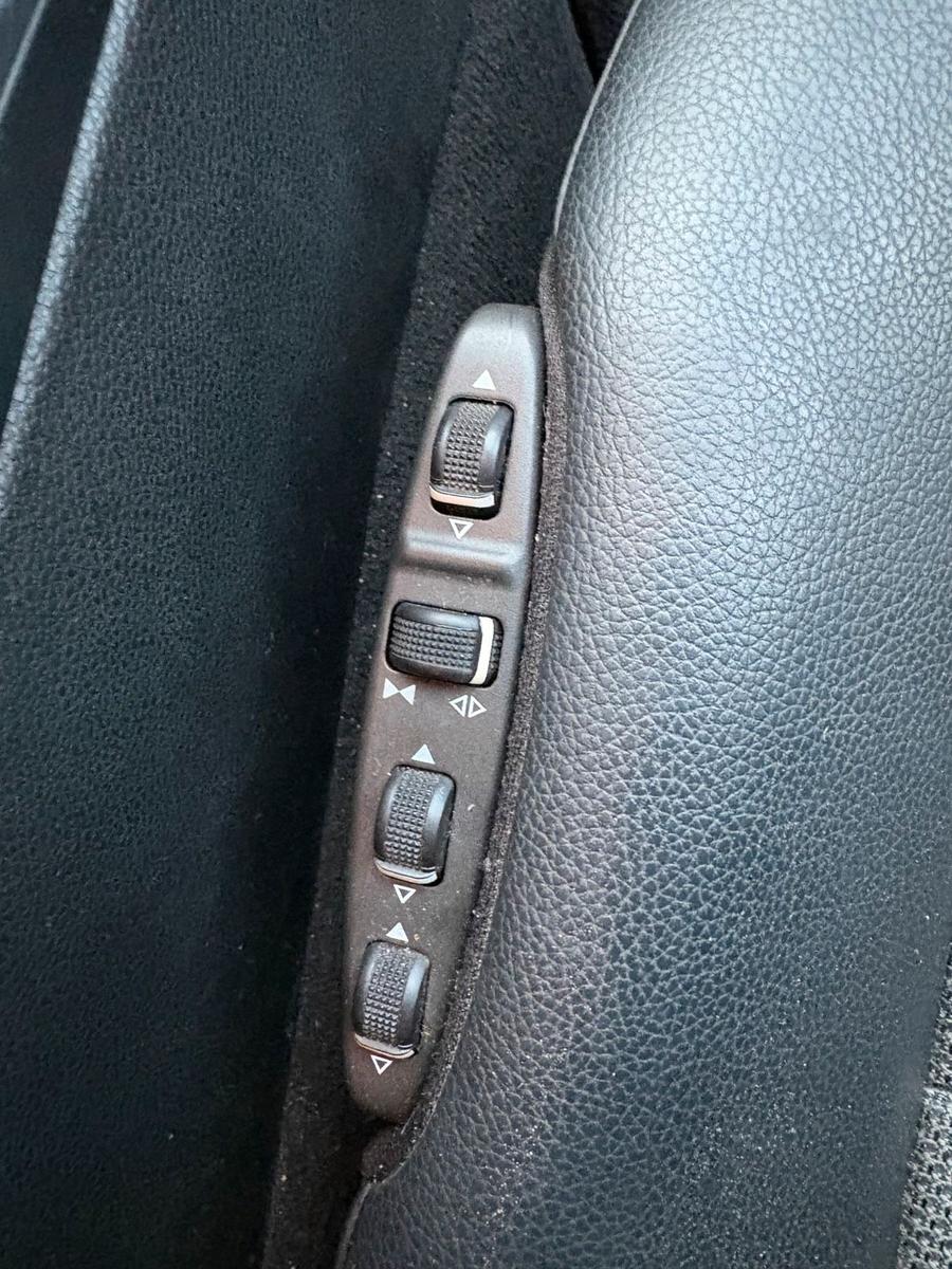 Mercedes-Benz C350 2010 — photo 13