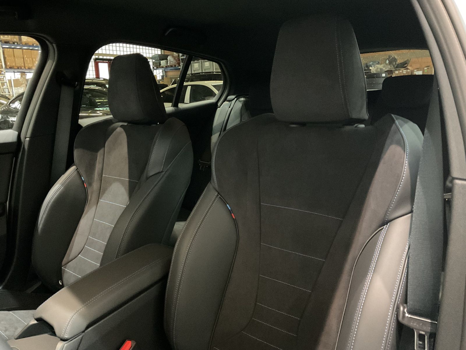 Fahrzeugabbildung BMW 118d Komfortzugang, 18" LMR, AHK M Sportpaket