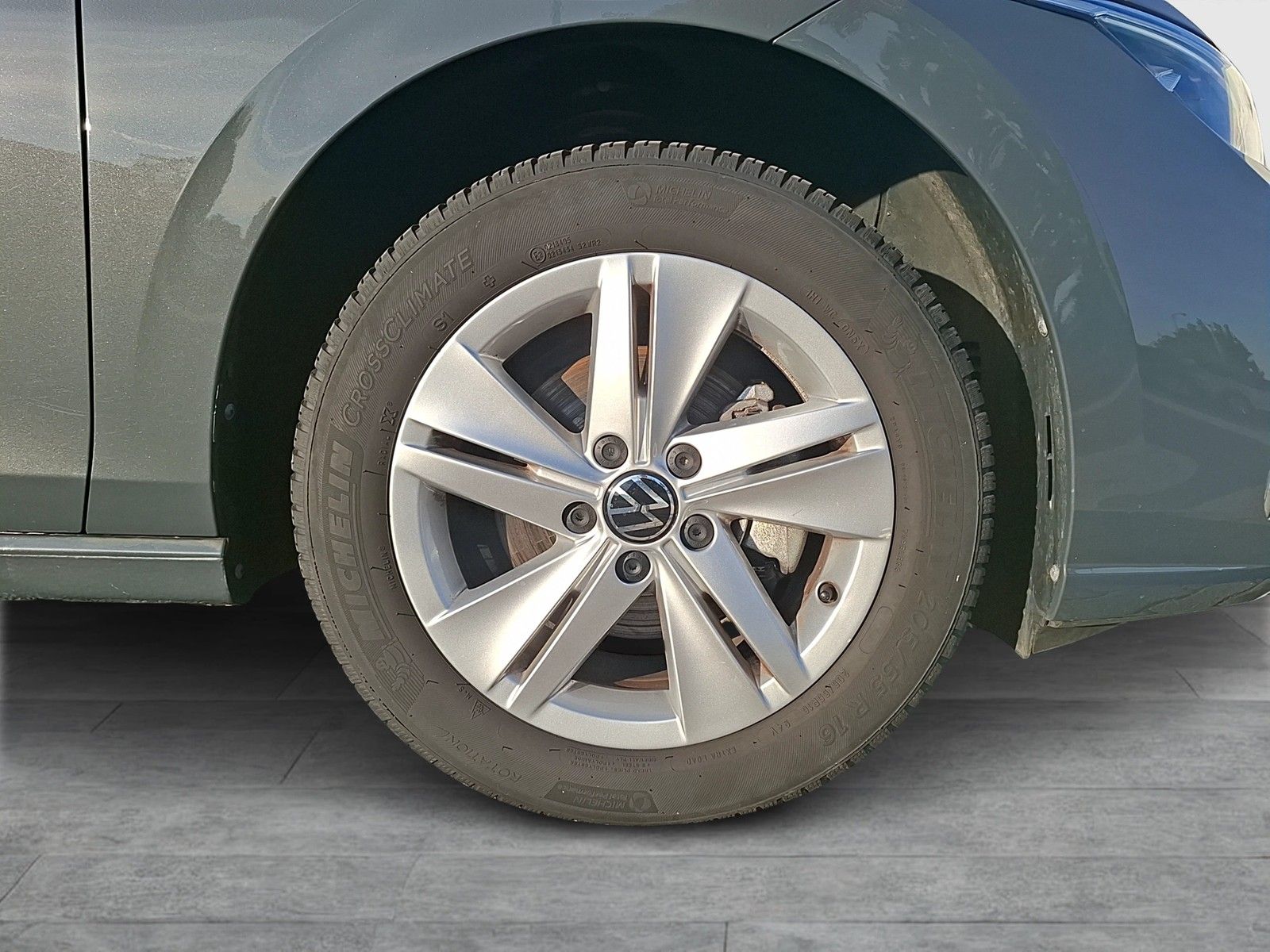 Fahrzeugabbildung Volkswagen Golf VIII Variant TSI Life LEDplus Navi AID ACC