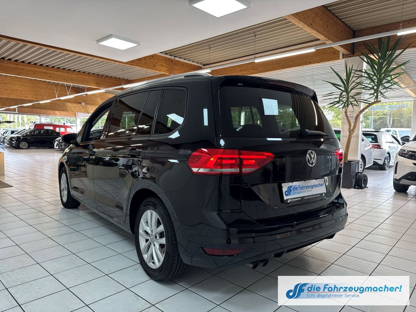 Fahrzeugabbildung Volkswagen Touran Comfortline 2,0TDi Navi Dyn. Kurvenlicht