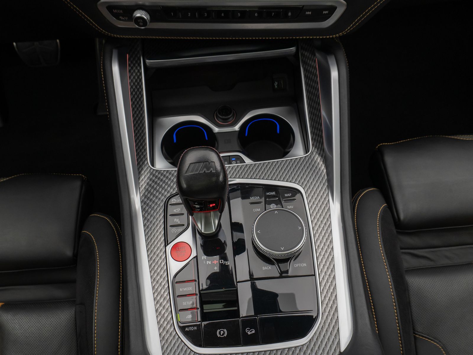 Fahrzeugabbildung BMW X6 M Panorama 360°Laser B&W Massage SoftCl AHK