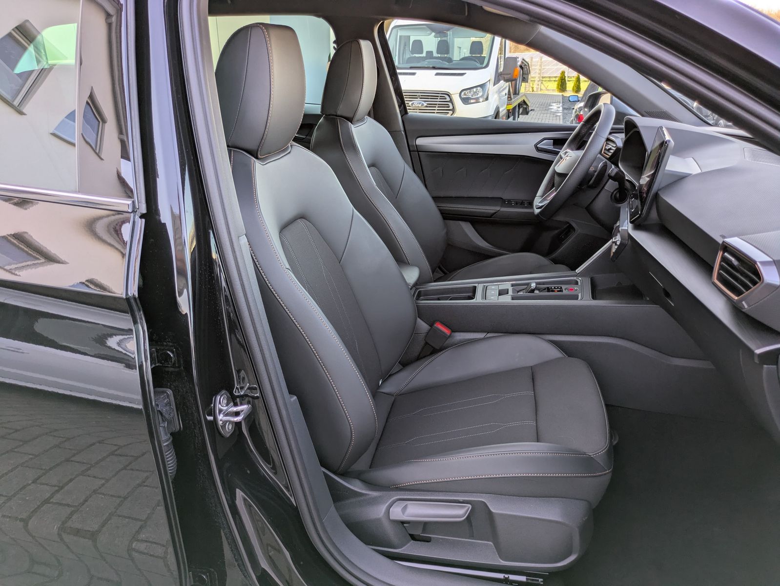 Fahrzeugabbildung CUPRA Leon 1.5 eTSI DSG MATRIX-LED*AHK*ACC*KAMERA*18"