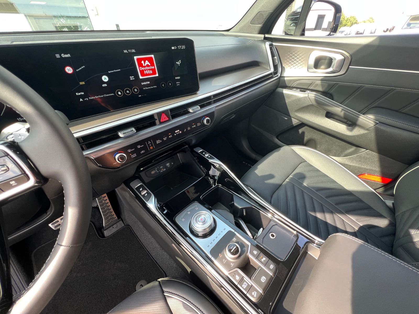 Fahrzeugabbildung Kia SORENTO PE 1.6T PHEV AWD PLAT 7S PAN PREMIUM