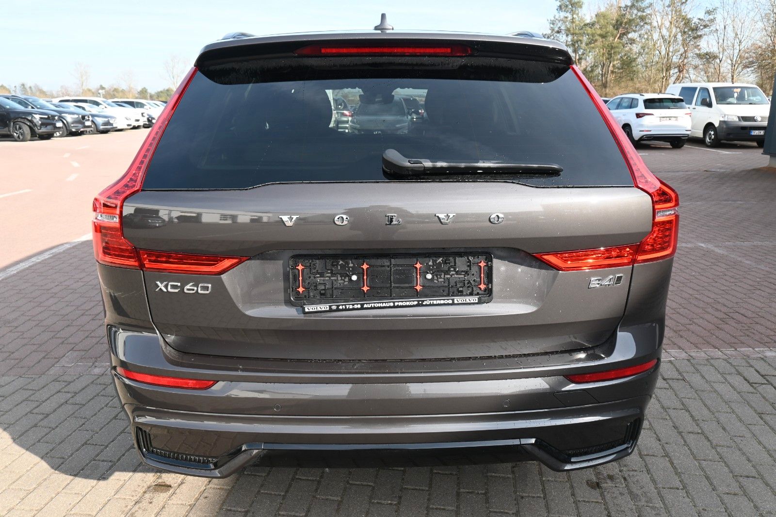 Fahrzeugabbildung Volvo XC60 Plus Dark AWD*360°*PANO*Luft*LED*STHZG*NAV*