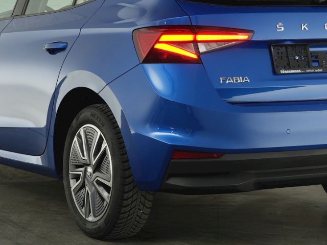 Fabia TOUR TSI+LED LICHT+PARKPILOT VO+HI+SITZHEI
