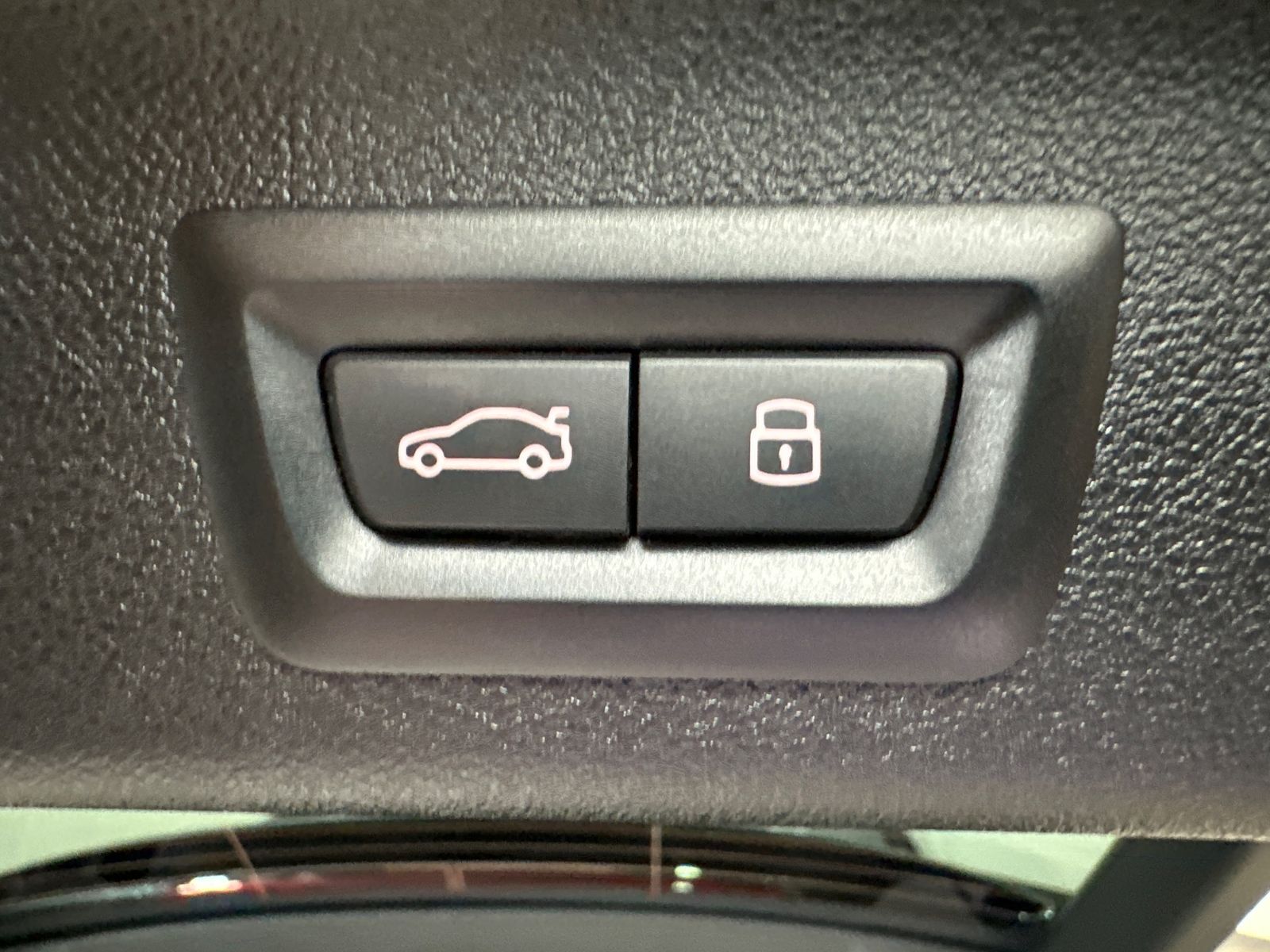 Fahrzeugabbildung BMW 530 e Touring M-Sport NAV+LED+AHK+ACC+360°+18ZO