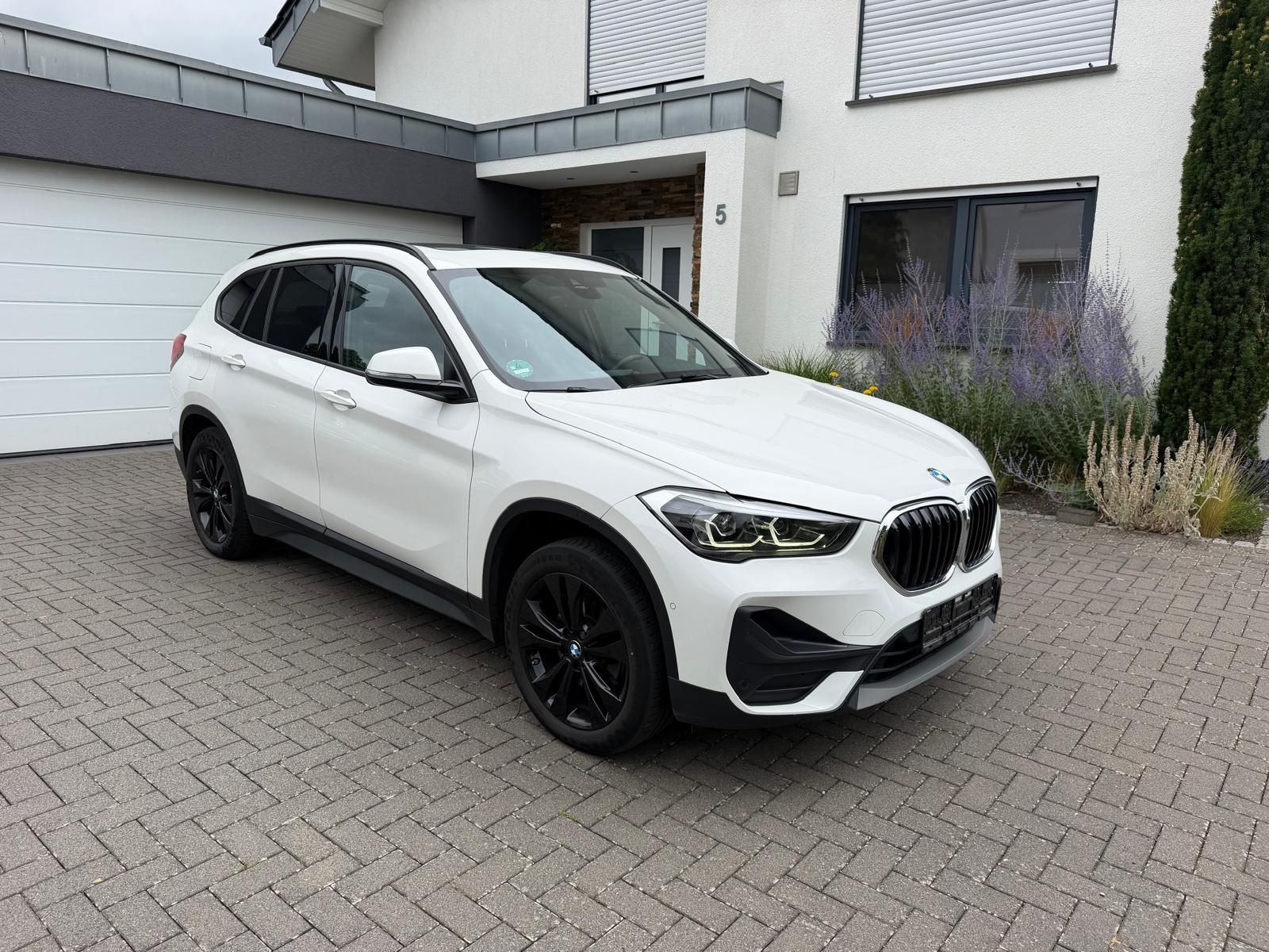 BMW X1 xDrive18d xLine Pano SHZ Sport LED AHK