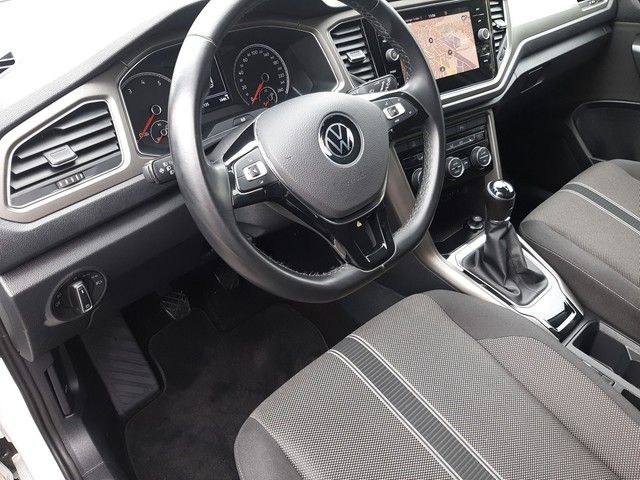 Fahrzeugabbildung Volkswagen T-Roc Style 1.5TSI Navi LED Kamera eleHeck 17"