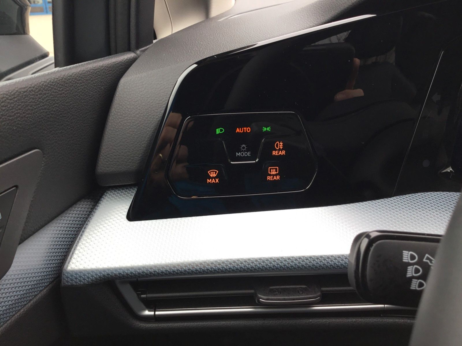 Fahrzeugabbildung Volkswagen Golf 1.5 eTSI DSG Goal+AHK+LED+Kamera+AppConnect