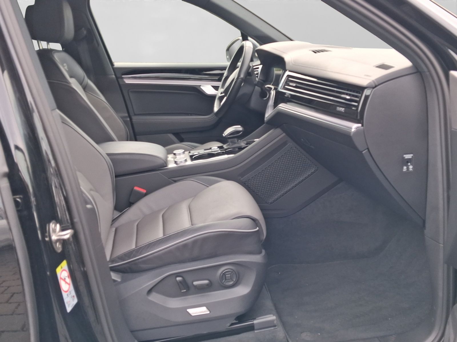 Volkswagen Touareg 3.0 TDI DSG 4M R-LINE MATRIX AHK PANO foto 4