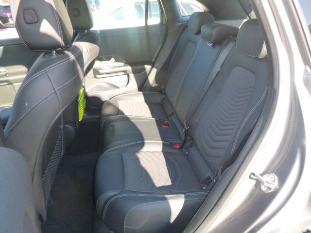 Fahrzeugabbildung Mercedes-Benz GLA 200 >AUT/LED/NAV/SHZ/Teilleder<