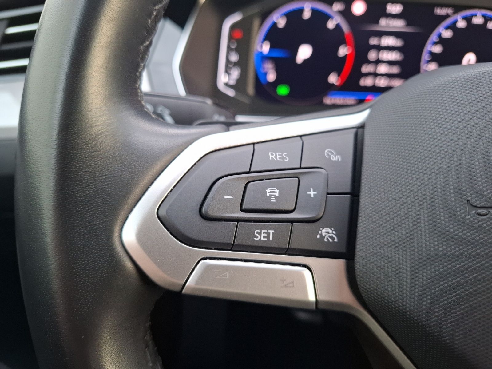 Fahrzeugabbildung Volkswagen Passat Variant TDI Business DSG 4M Standhzg. Mat