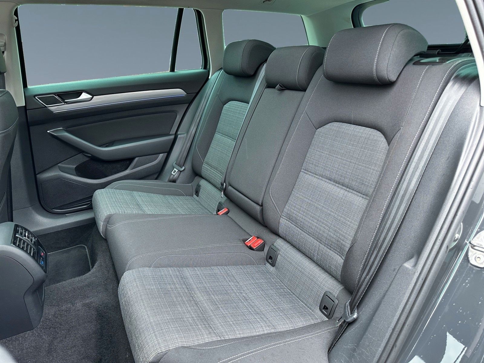Fahrzeugabbildung Volkswagen Passat 2.0 TDI 4M*R-Line*Massage*Pano*ACC*Keyl*
