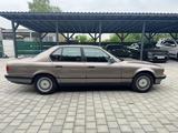 BMW 730 i  Oldtimer H - BMW 7er Reihe mit Benzin-Antrieb: Limousine, Automatik
