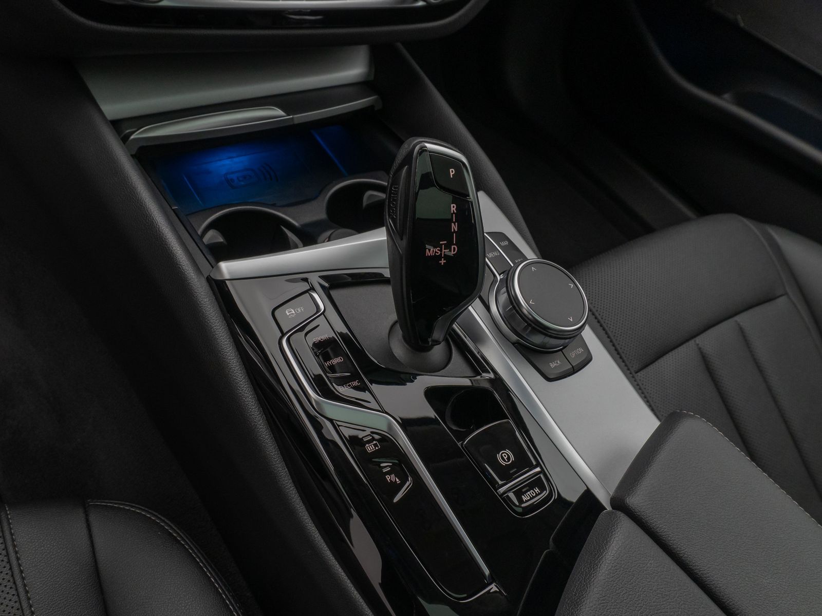 Fahrzeugabbildung BMW 530e Panorama Leder DAB H/K WLAN Stop&Go Alarm