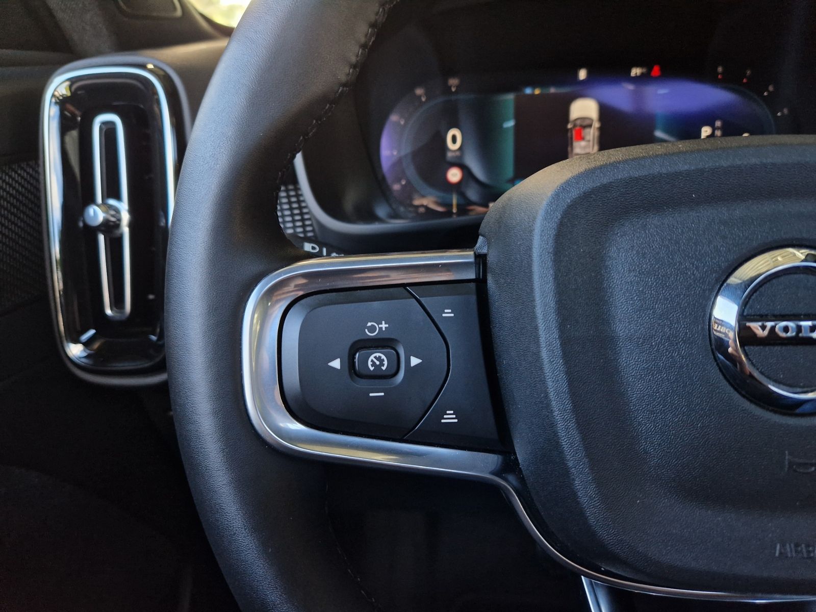 Fahrzeugabbildung Volvo XC40 Ultra Dark PANO KLIMA ALU AHK NAVI