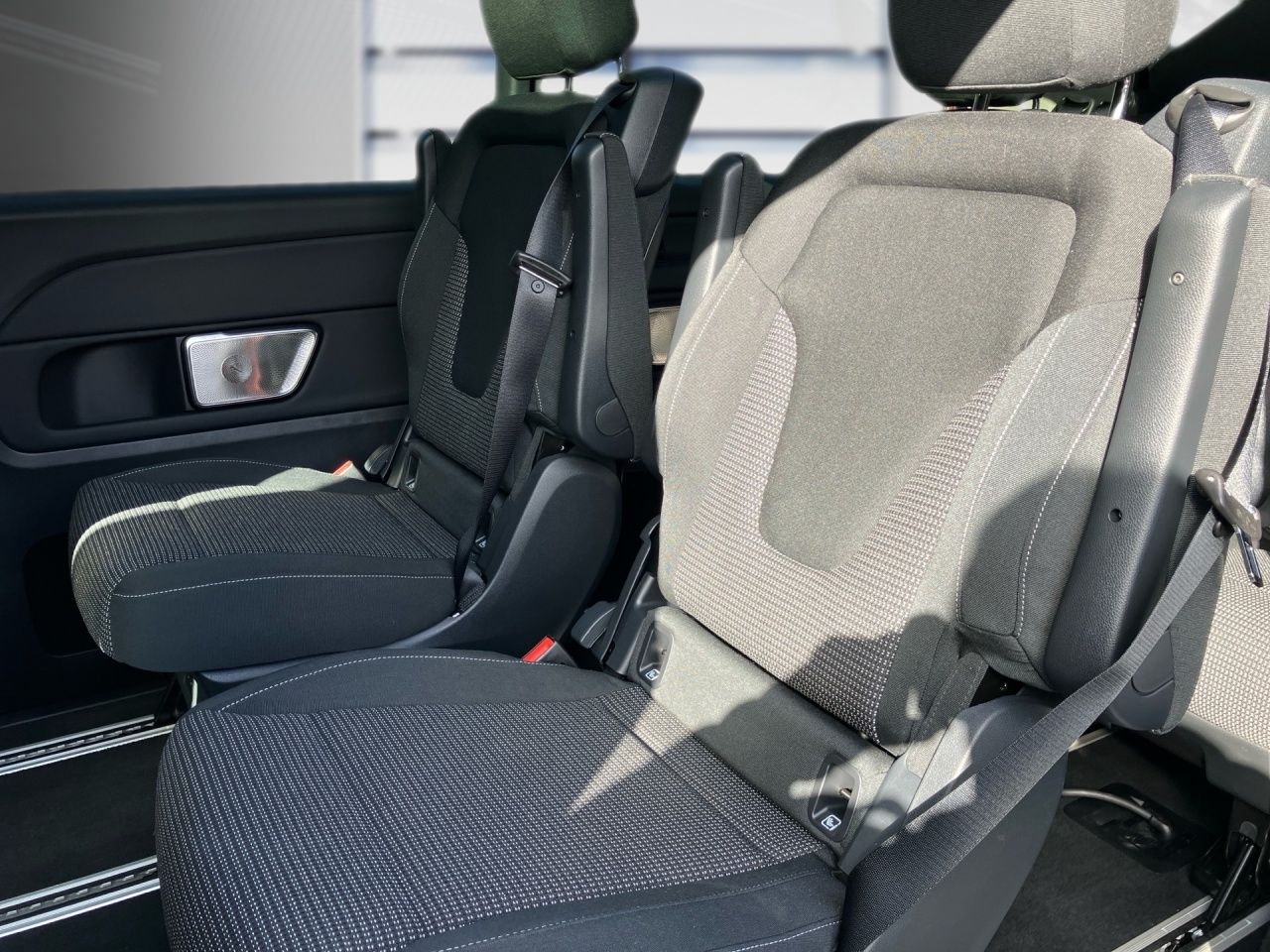 Fahrzeugabbildung Mercedes-Benz V 300 d STY/L 4x4 ALLRAD+AIRMATIC+PANO+AHK+LED