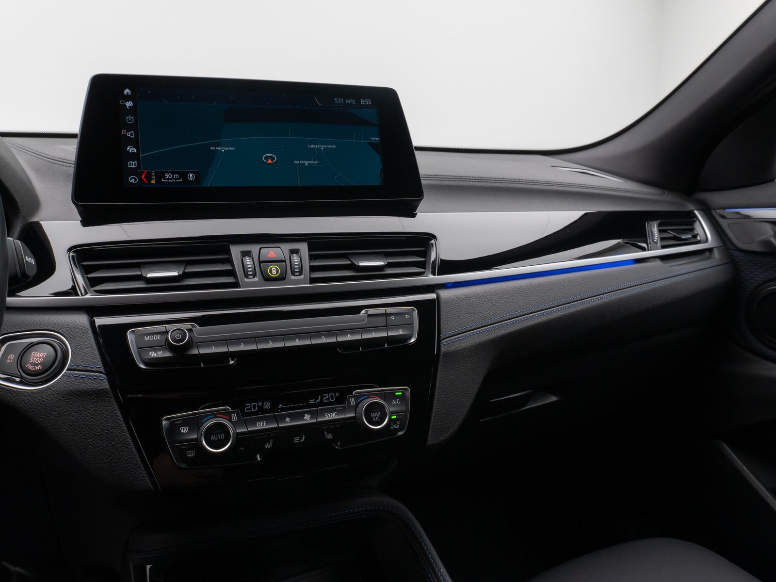 Fahrzeugabbildung BMW X2 sD20i M Sport HUD DAB HiFi Parkassist Komort