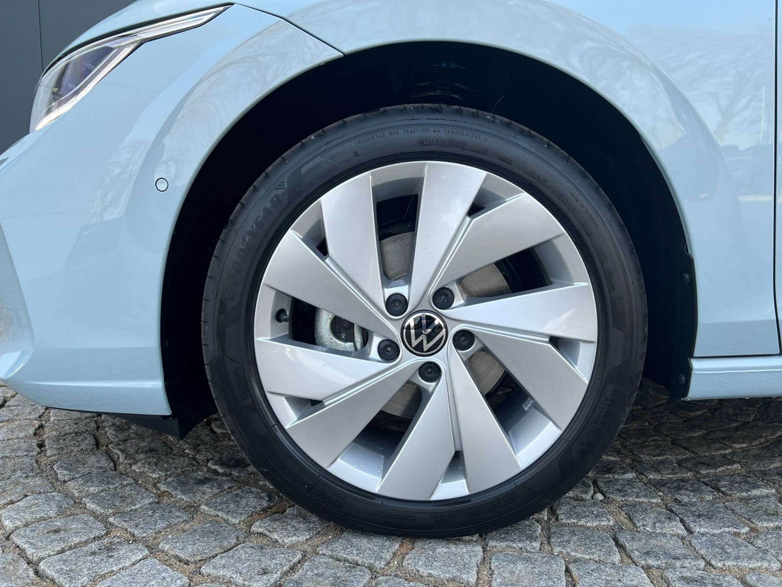 Fahrzeugabbildung Volkswagen Golf VIII Life 1.5 TSI *ACC, Light Assist, Sitzh
