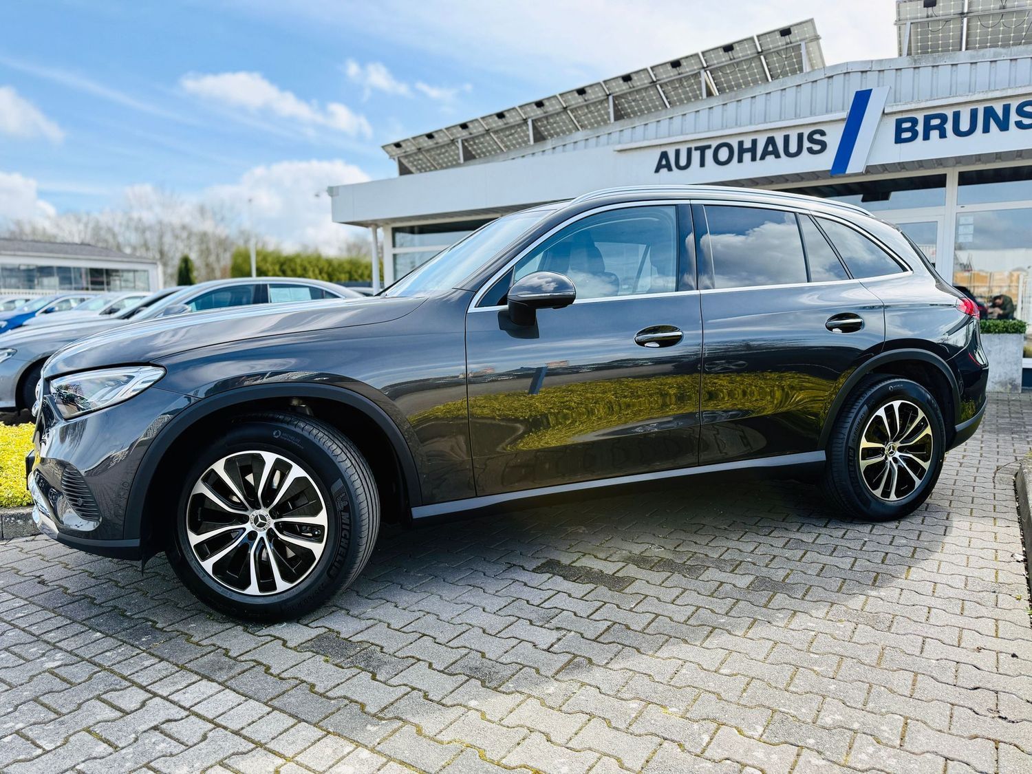 Fahrzeugabbildung Mercedes-Benz GLC 220 d 4M AVANTGARDE, AHK, LED, Navi, RFK, Wi