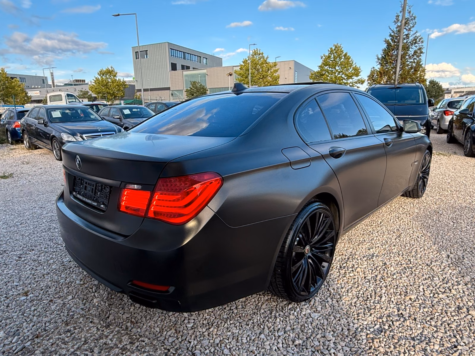 BMW 740i | 326 ch | BVA | Affichage tête haute | Régulateur adaptatif | Sièges ventilés/massants | Chauffage auxiliaire | TV / divertissement arrière
