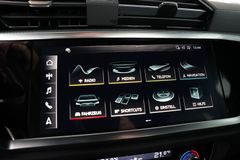 AUDI Q3 40 TFSI quattro S line | MMI Navi | Matrix AUDI Q3 40 TFSI quattro S line | MMI Navi | Matrix