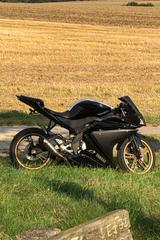 Yamaha YZF R125 - YAMAHA 2012 YZF R1