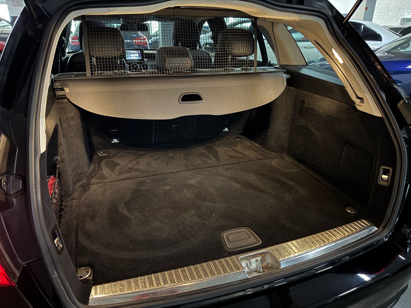 Fahrzeugabbildung Mercedes-Benz C 180 T CGI 9GT 2X AVANTGARDE PANO ILS NAVI AHK