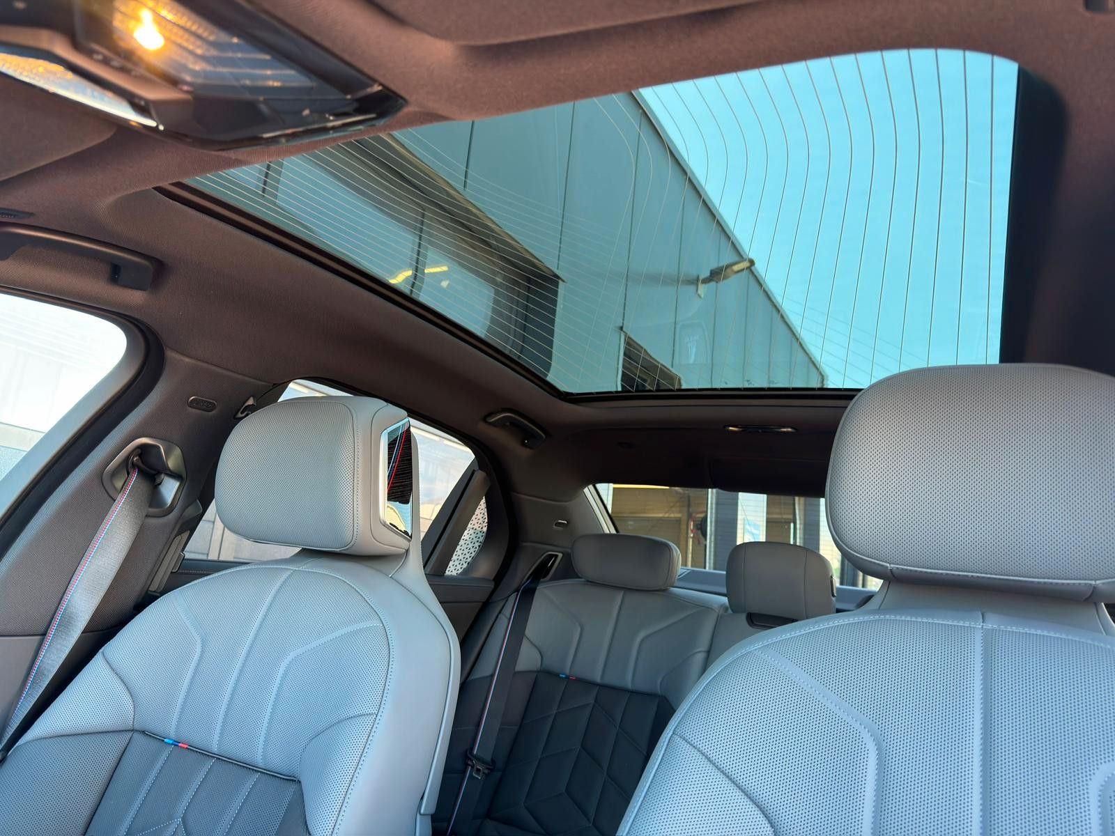 Fahrzeugabbildung BMW 740 d xDrive M Sport Pro*B&W*MASS*PAN*STHZ*CON*