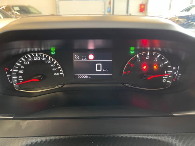 MYAUTOCENTER – Gebraucht- und Jahreswagen mit Werkstattservice in Pfaffenhofen Peugeot 2008 Active *Klima*Kamera*Navi*Bluetooth*DAB+*