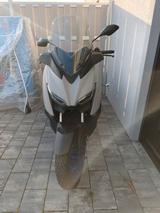Yamaha XMAX 125 - YAMAHA X 125