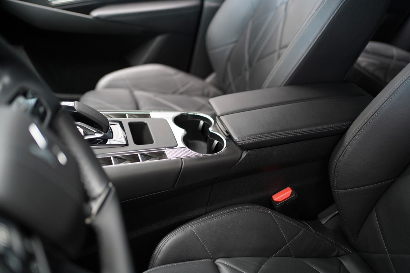 Fahrzeugabbildung DS Automobiles DS7 Crossback E-Tense 4x4 300 Ligne Noire