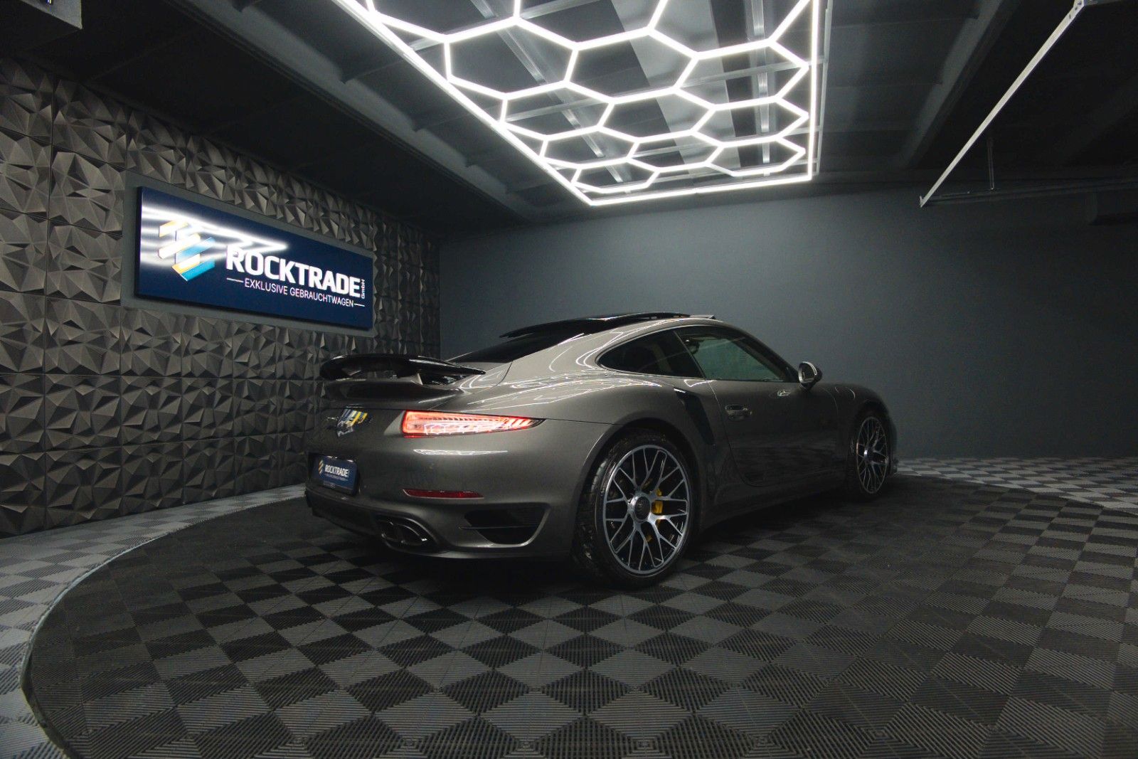 Fahrzeugabbildung Porsche 991 911 Turbo S Coupe Chrono+ | Ceramic | Carbon