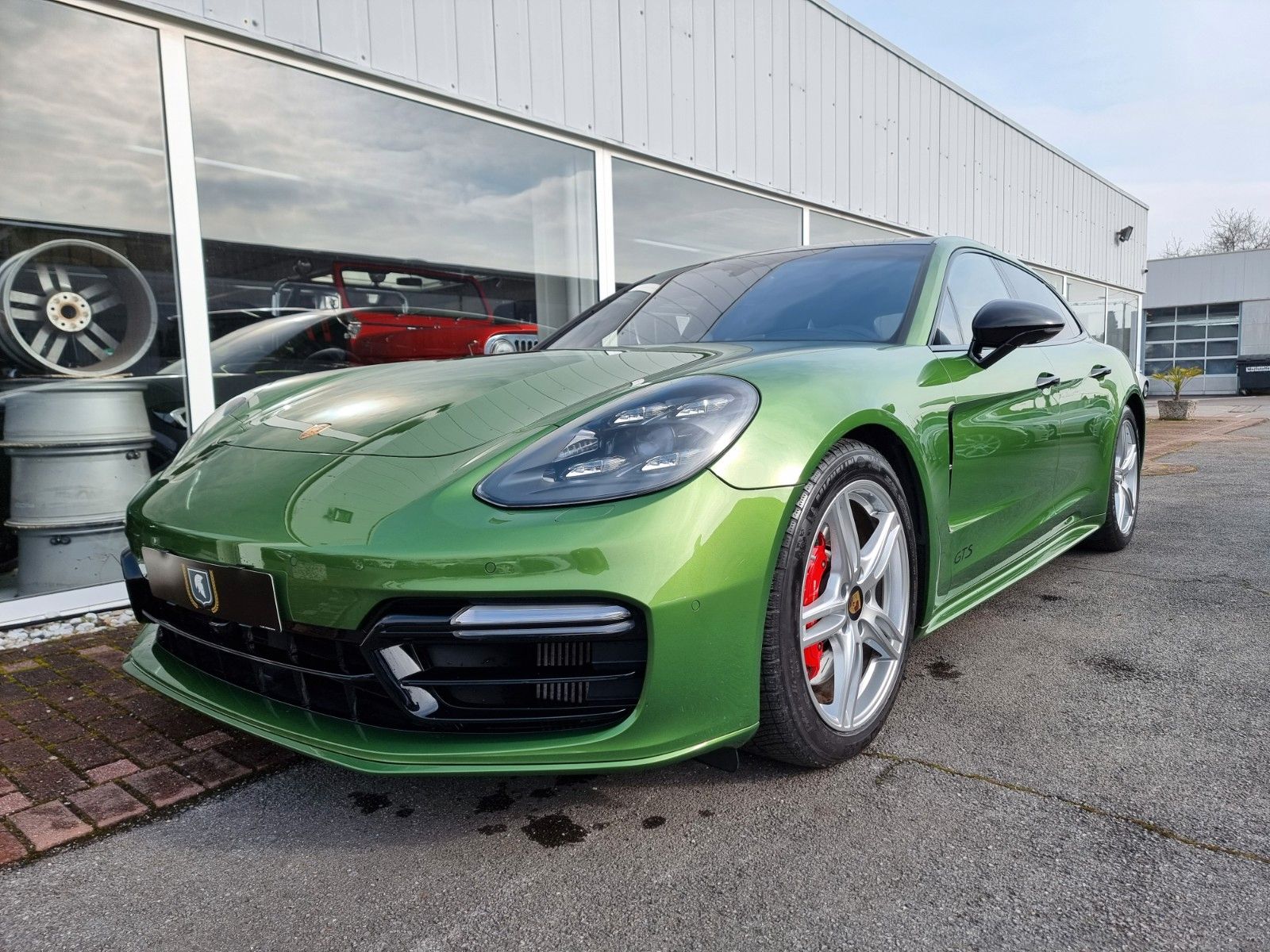 Fahrzeugabbildung Porsche Panamera Sport Turismo GTS/Mambagrün/Appr. 09/27