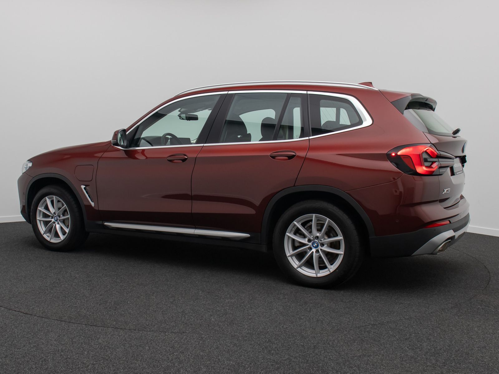 Fahrzeugabbildung BMW X3 xD30e Laser Kamera HUD DAB HiFi AHK Komfort