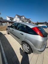 Ford Focus 2002 - Ford Focus mit Benzin-Antrieb: Kleinwagen, Automatik