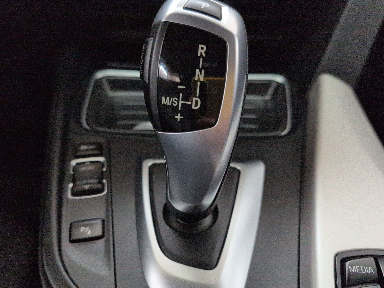 Fahrzeugabbildung BMW 320 d Touring xDrive * Leder * Bi- Xenon