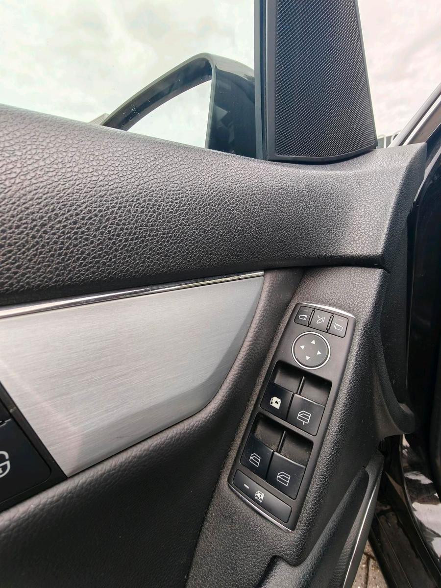 Mercedes-Benz C200 2010 — photo 8