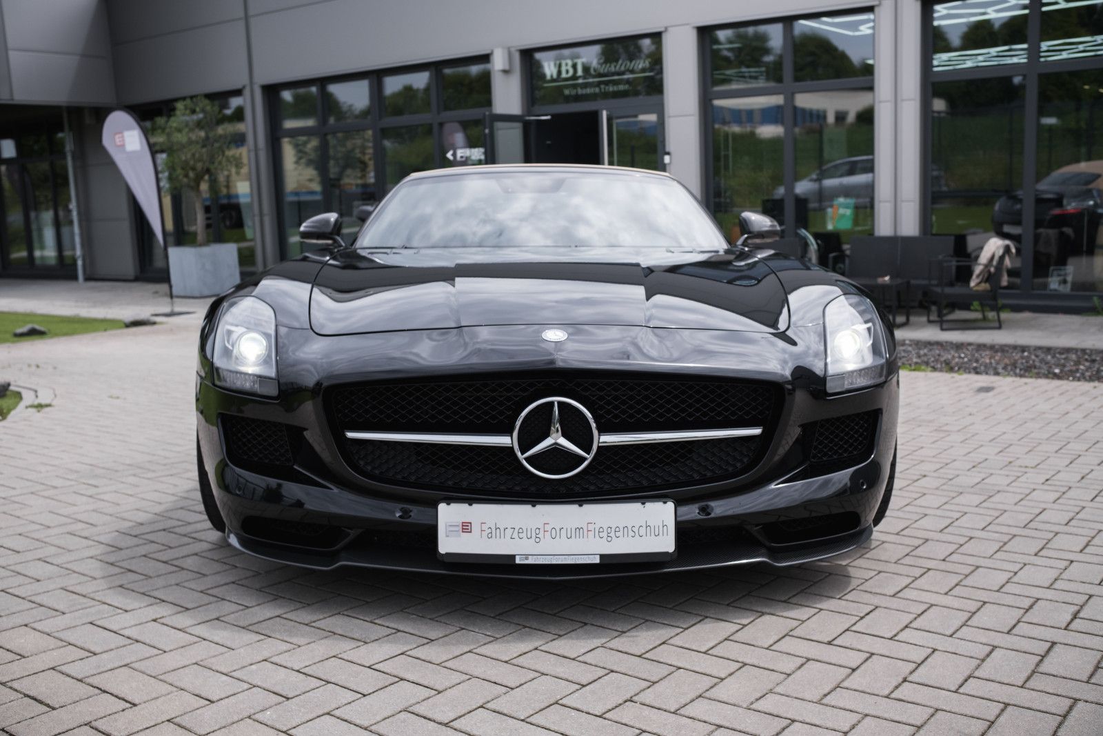 Fahrzeugabbildung Mercedes-Benz SLS AMG Roadster-Rückfahrkamera-Performance-Pak.