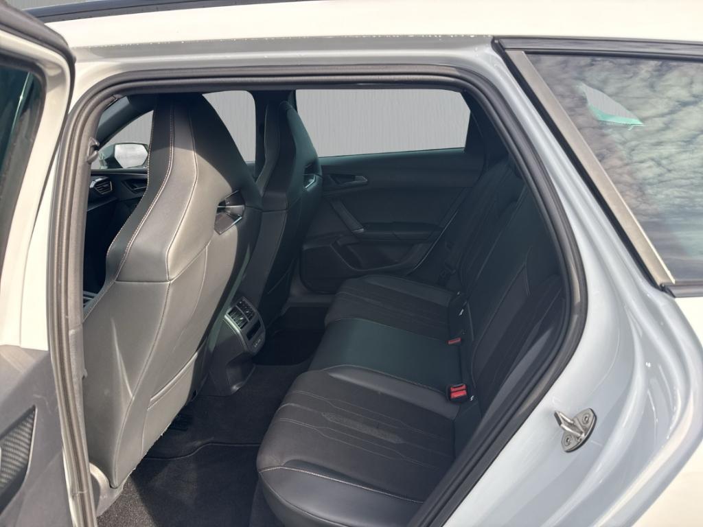 Cupra Leon VZ DCC 4DRIVE ACC LED RKam ParkLenk Nav SHZ
