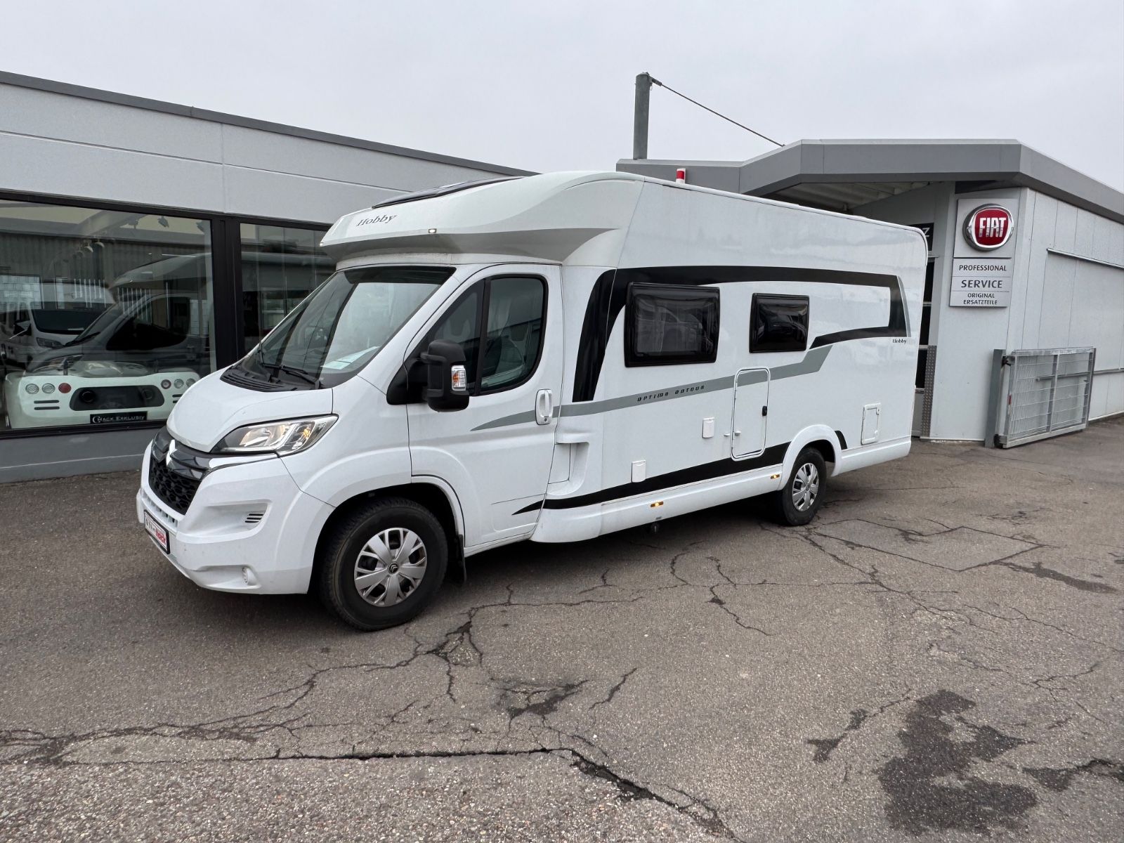 Fahrzeugabbildung Hobby T 65 HFL Optima on Tour Hubbett