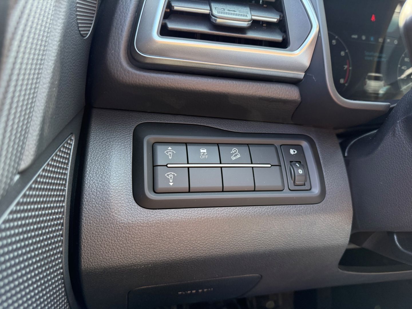 Fahrzeugabbildung KGM Tivoli Nomad 6/AT 2WD Sitzheizung+Rückfahrkamera