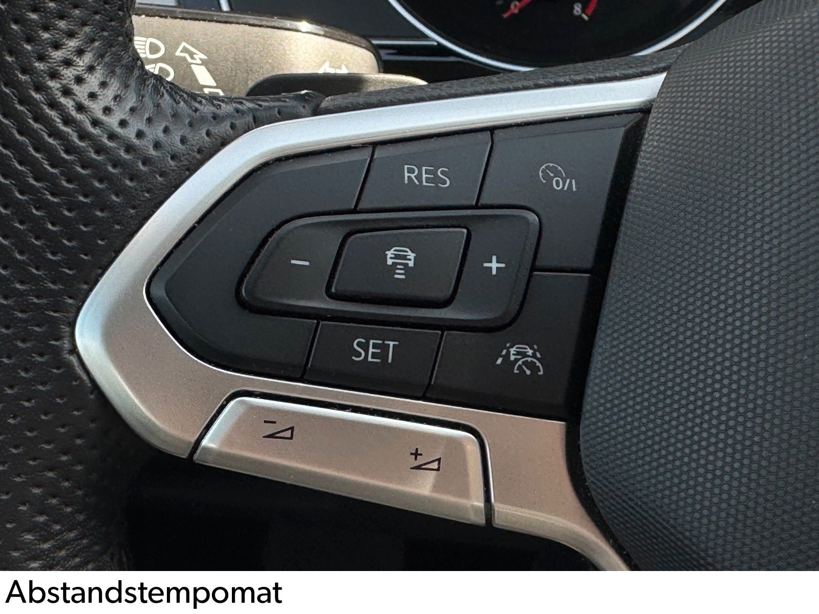 Fahrzeugabbildung Volkswagen Passat Variant GTE Massage SHZ Kam ACC Lane LED