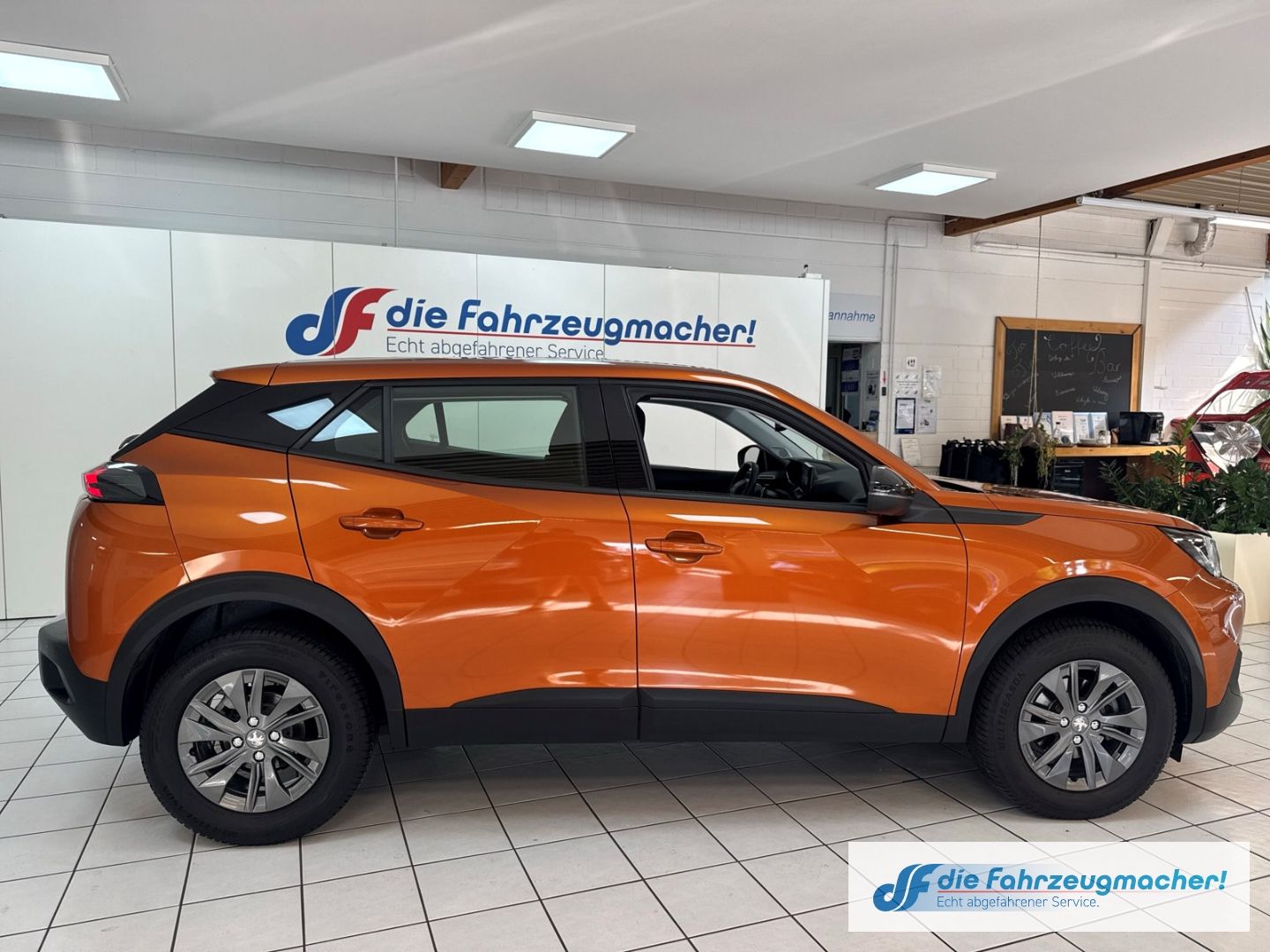 Fahrzeugabbildung Peugeot 2008 Active Pack 1.2 PureTech 130 LED Apple CarP