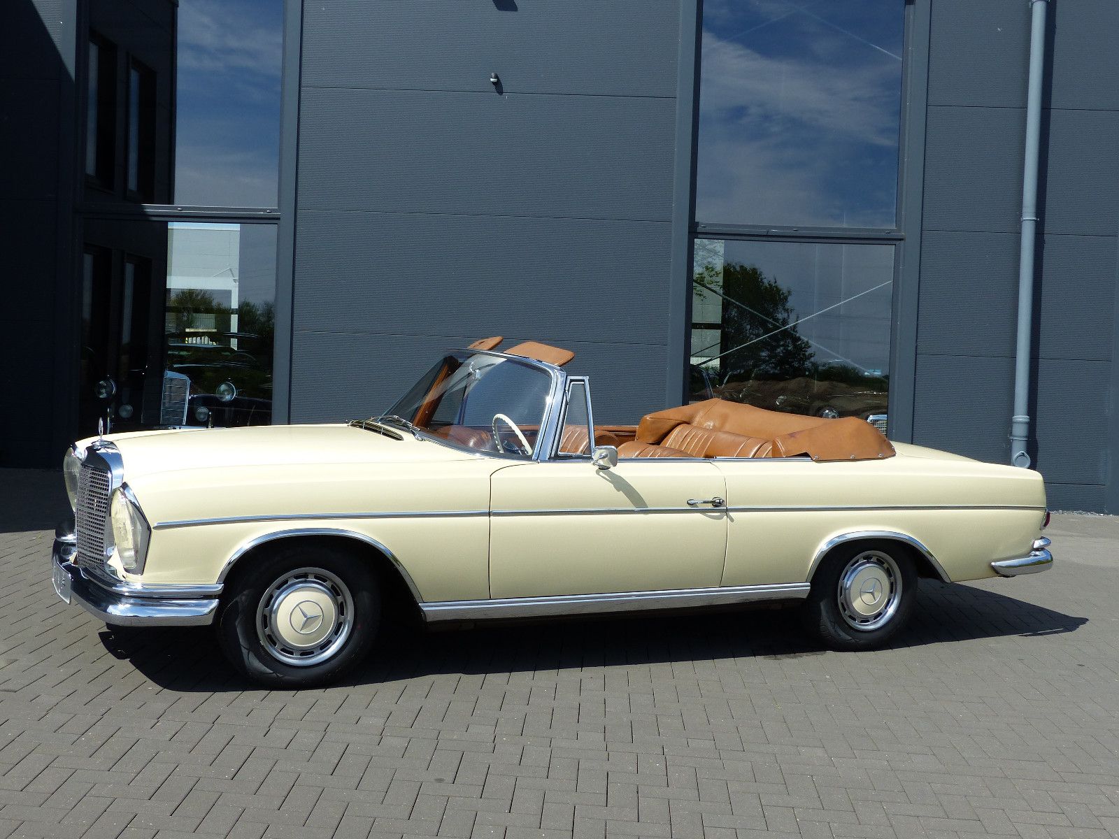 Fahrzeugabbildung Mercedes-Benz 250 SE Cabriolet *2.Hand*