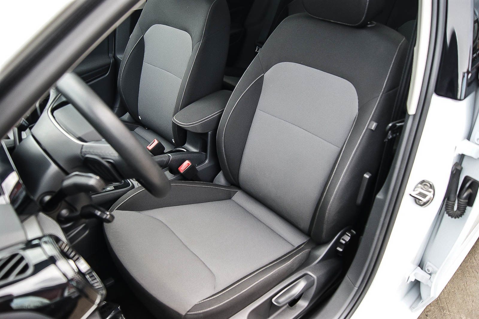Fahrzeugabbildung SKODA Fabia 10 Drive Auto/DSG PANO VIRTUAL LED KAMERA