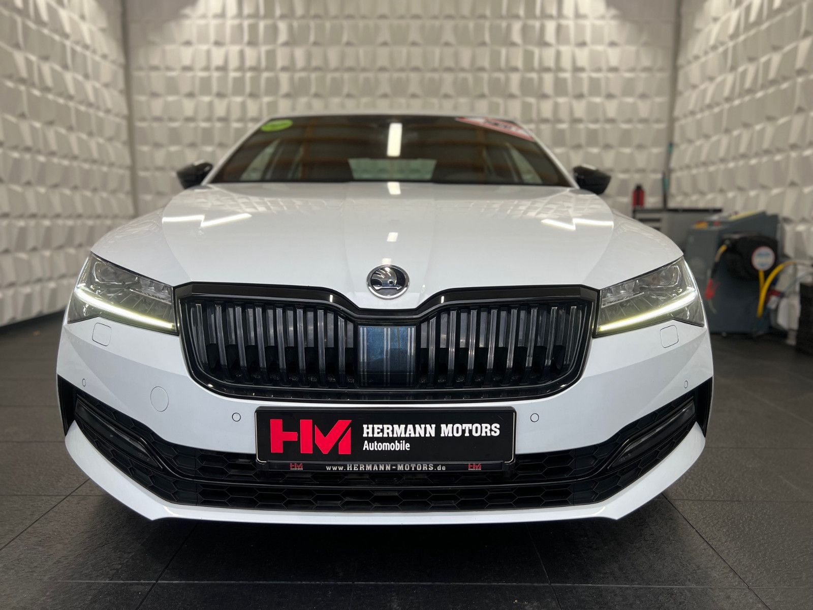 Skoda Superb Lim. 1.5 TSI Sportline LED ACC Nav Kam foto 2