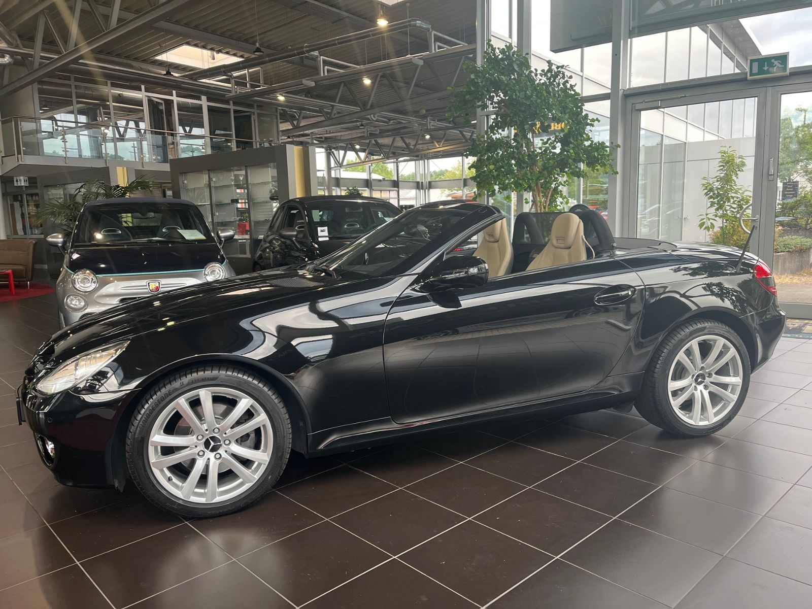 Fahrzeugabbildung Mercedes-Benz SLK Roadster 200 Kompressor AIRSCARF PDC SHZ
