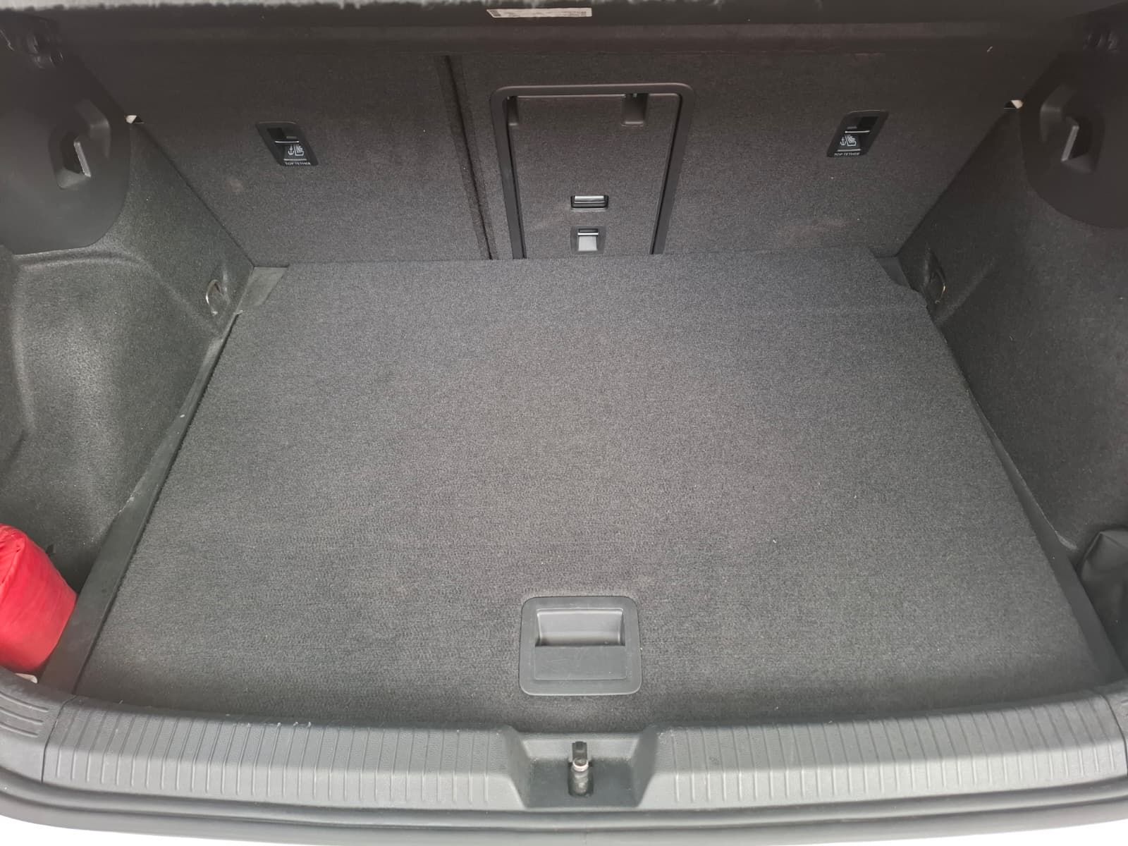 Fahrzeugabbildung Volkswagen Golf VIII Lim. R 2,0 TSI DSG 4M + ACC + IQ.Light