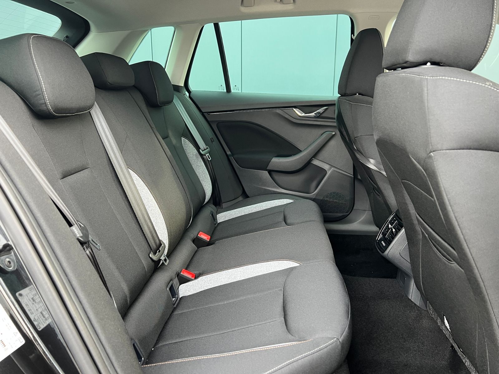 Fahrzeugabbildung SKODA Kamiq Selection 1.0 TSI DSG *Vorb. AHK, LED, ACC